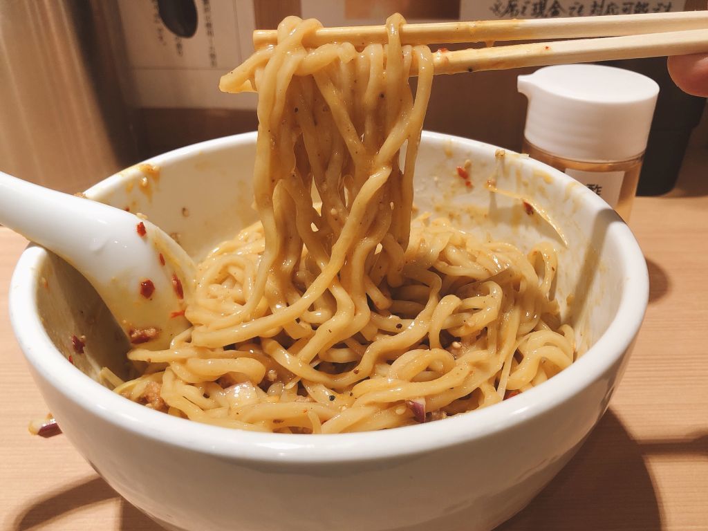 練馬駅前の人気店「ます田」で変化球の汁なし担々麺をいただく: 今日の